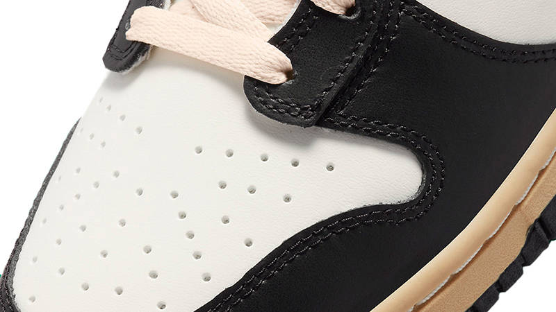 Nike Dunk High Vintage Panda Detail