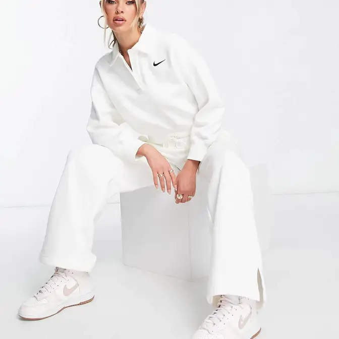 Nike swoosh cropped outlet hoodie