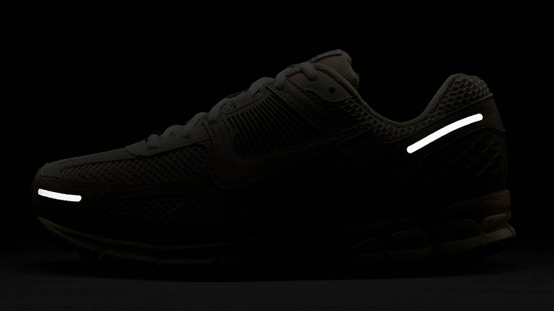 Nike Zoom Vomero 5 Oatmeal FB8825-111 in dark