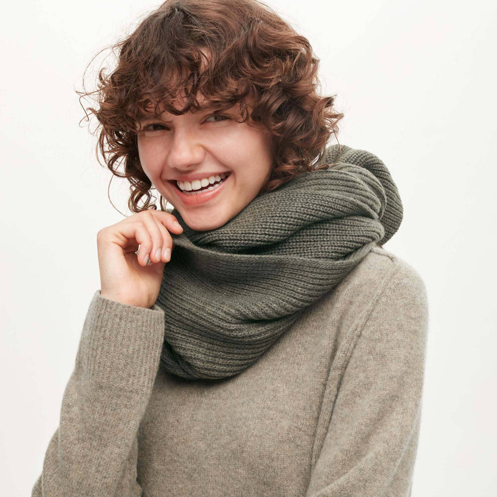 Uniqlo U Knitted Scarf - Grey | The Sole Supplier