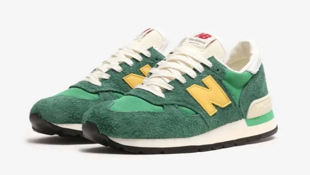 New balance green sales and gold