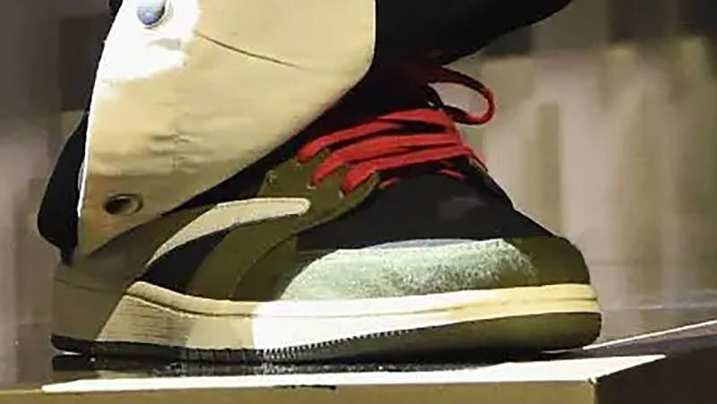 Travis Scott x Nike Air Jordan 1 Low OG Grammy Olive Front