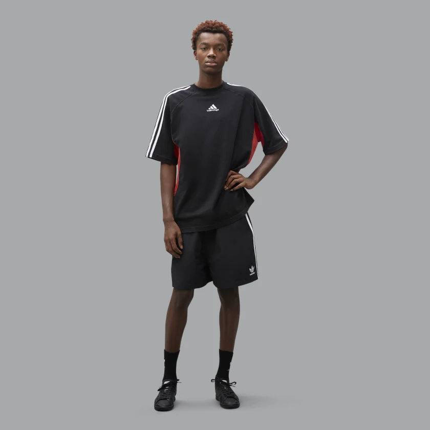 Balenciaga x adidas 90s Medium-Size T-shirt Black Feature