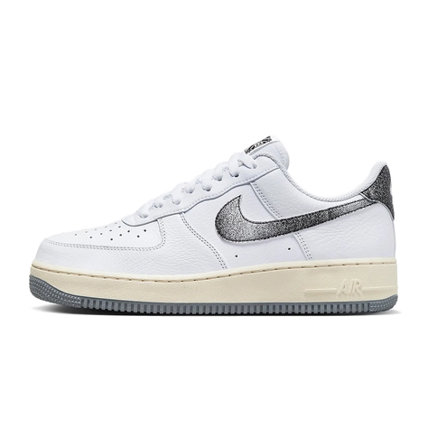 Latest men's Nike Air Force 1 Releases & Next Drops in 2023 | Duke players look on Nike Basketball sneakers HotelomegaShops