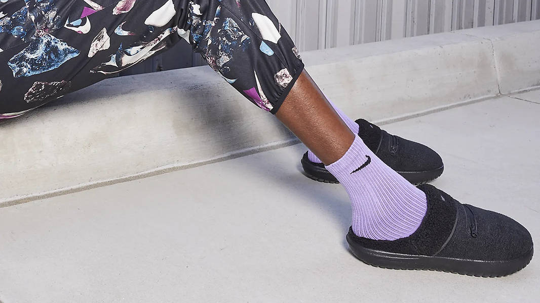 Nike Burrow Slipper Black DR8882-001 on feet