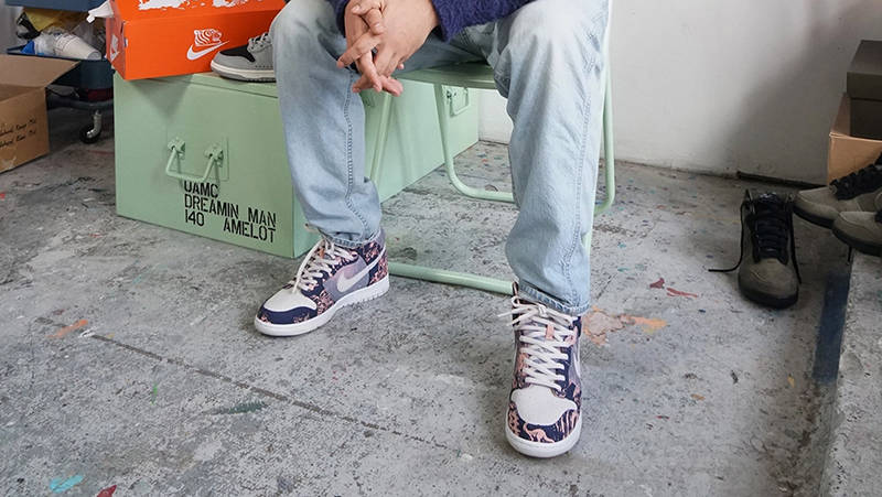 travis dunks pink laces