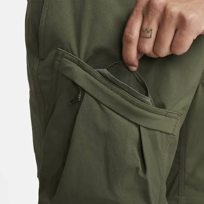 Nike ACG Smith Summit Cargo Trousers Cargo Khaki Front Pocket Closeup