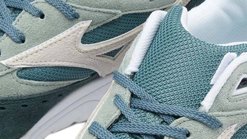 Mizuno Contender S Blue Green Closeup