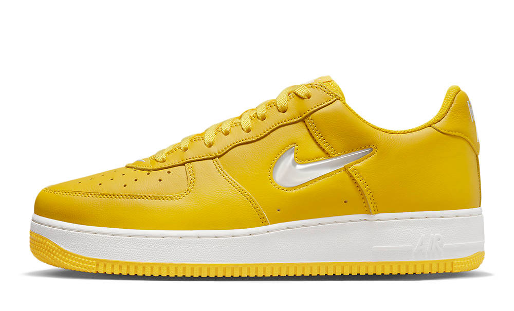 nike yellow air force 1 07 se premium trainers