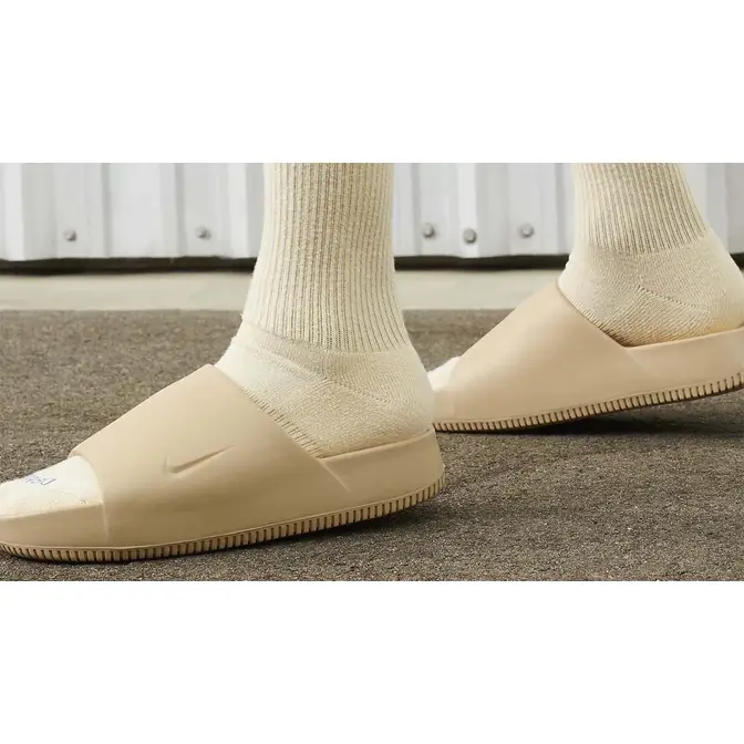 Beige hotsell nike slides