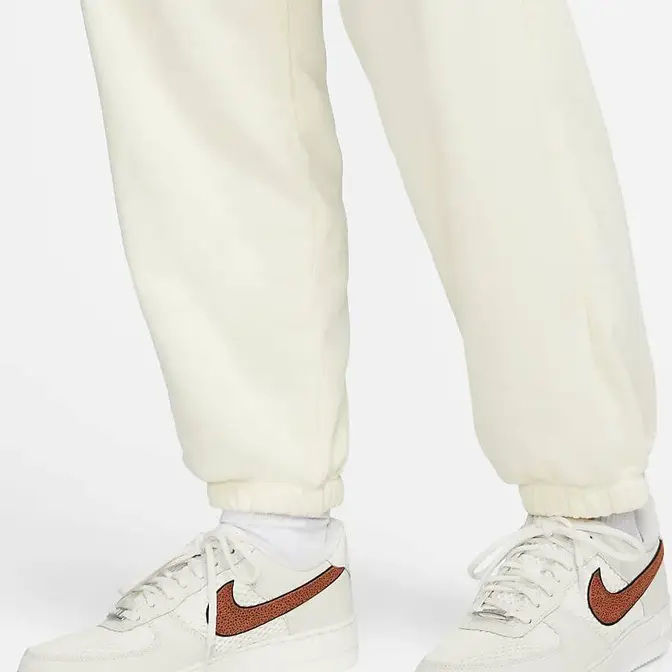 Nike Sportswear Club Fleece Mid-Rise Oversized Tracksuit Bottoms ...
