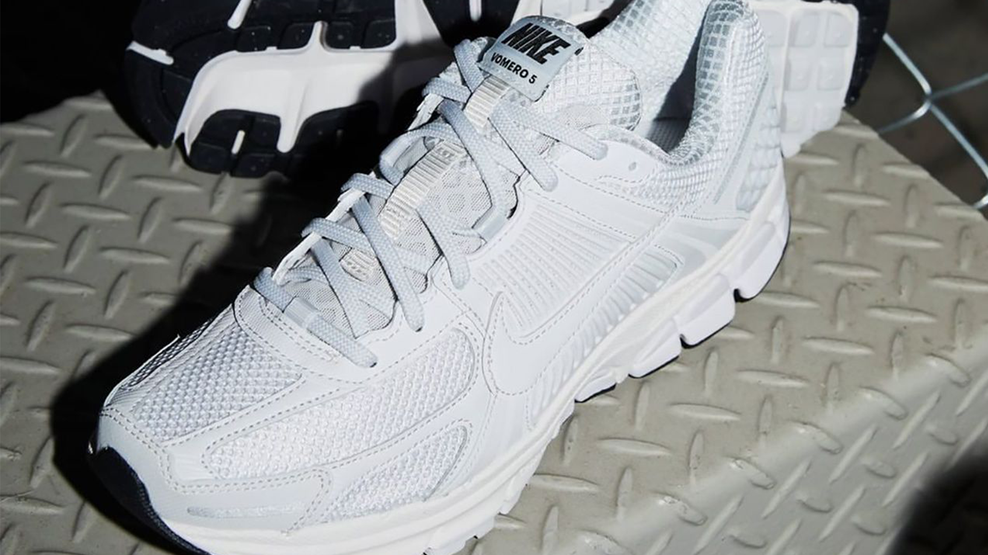Nike Zoom Vomero 5 White
