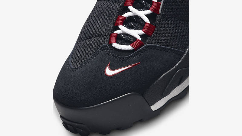 sacai x Nike Magmascape Black toe area