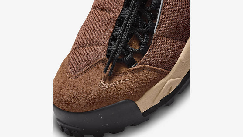 sacai x Nike Magmascape Brown toe area