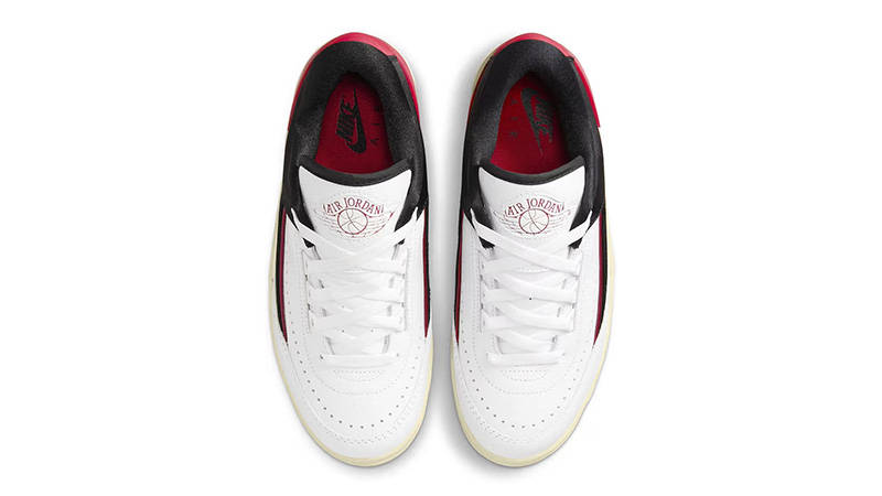 Air Jordan 2 Low Chicago middle