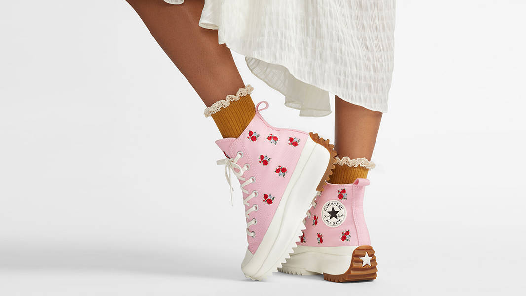 Converse Run Star Hike Platform Embroidered Floral Pink A05192C on feet