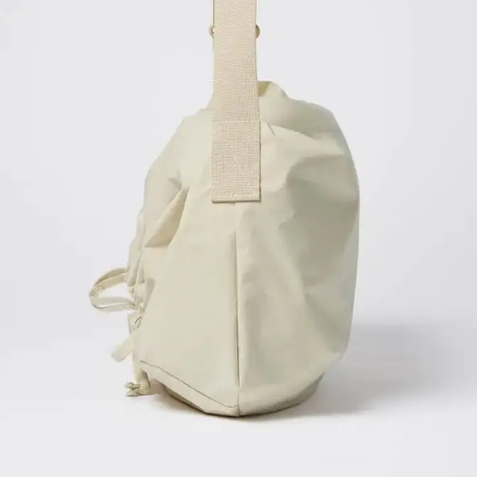 Uniqlo U Drawstring Shoulder Bag Natural side