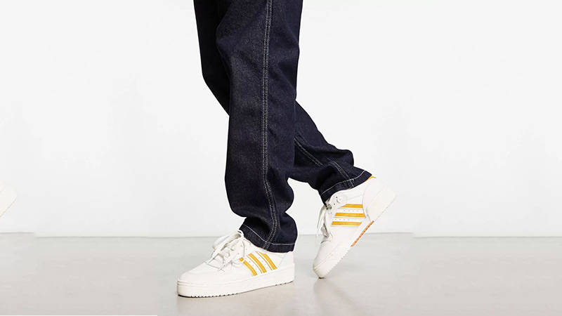 adidas originals forest grove trainers in white