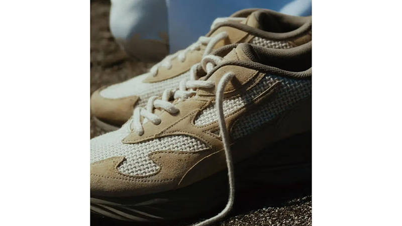 BEAMS x Mizuno Wave Rider Beta Tan Detail