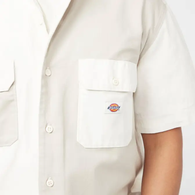 Floyen M Jacket Sleeve Shirt White Front Closeup Logo