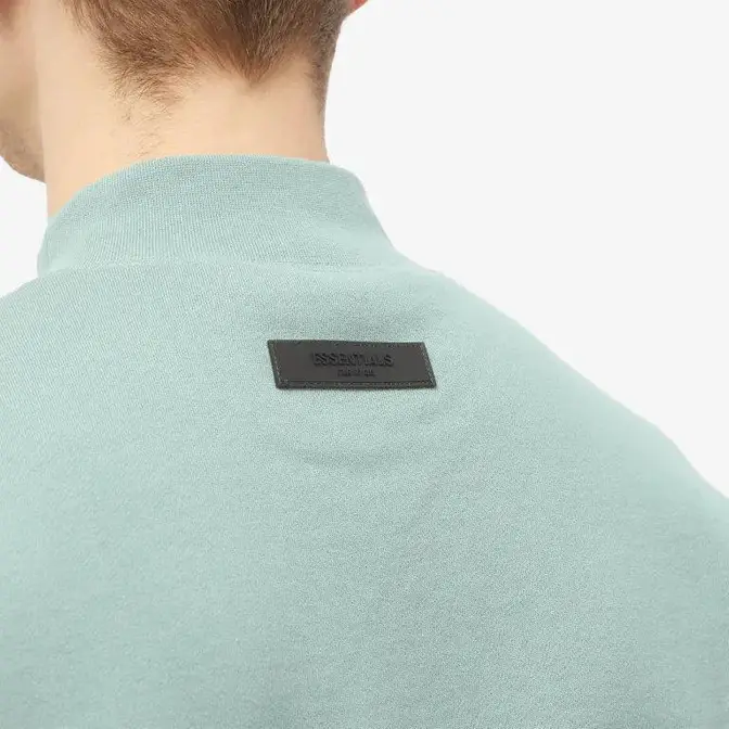 adidas Originals Linear Box T-Shirt Relaxed Crew Sweat Sycamore Logo Tag