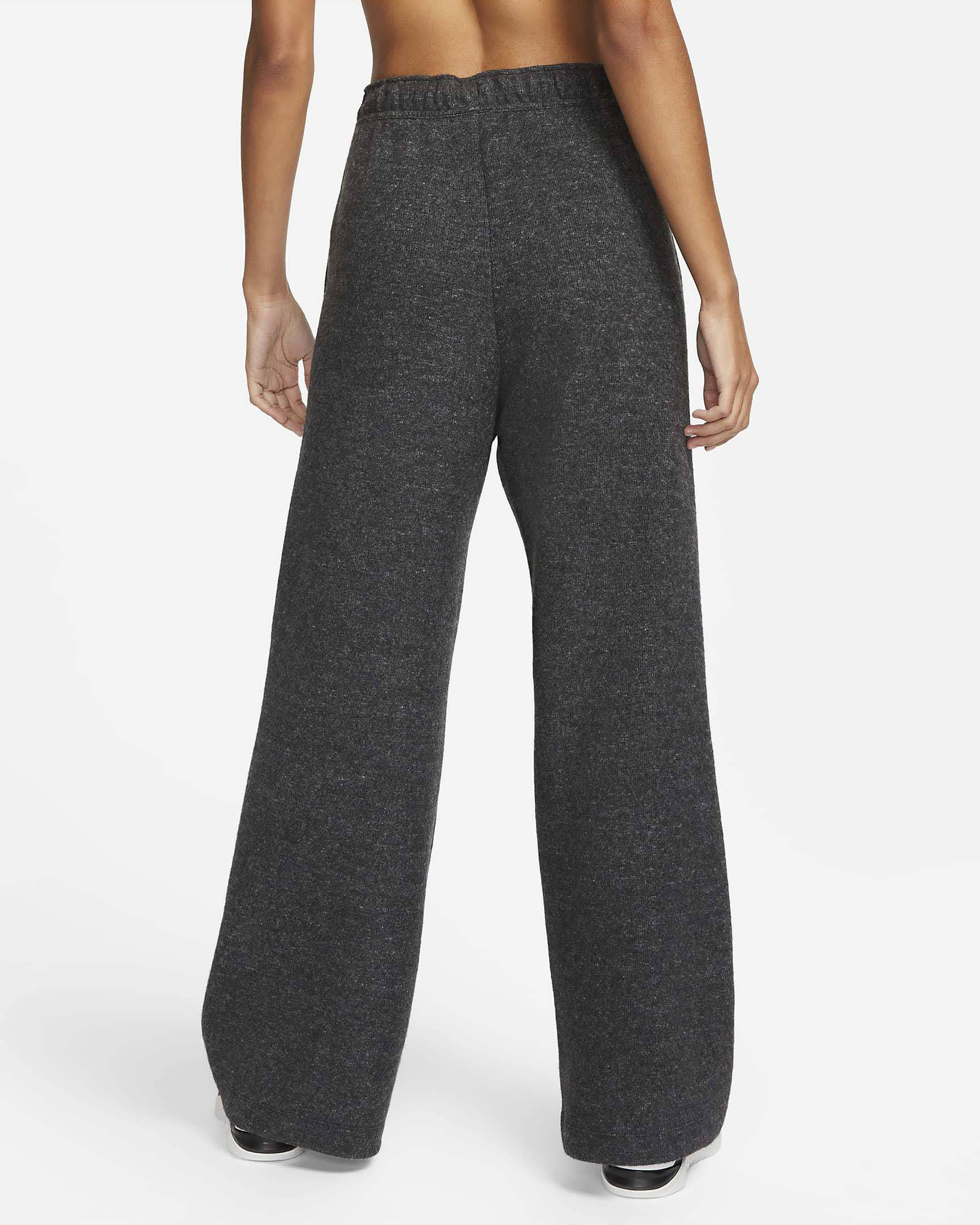 nike therma trousers