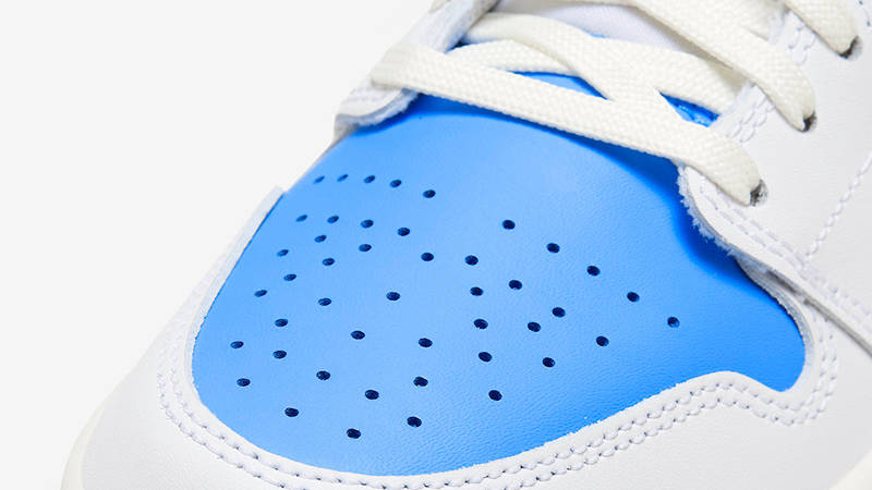 Air Jordan 1 Low Born To Fly Sail University Blue Detail