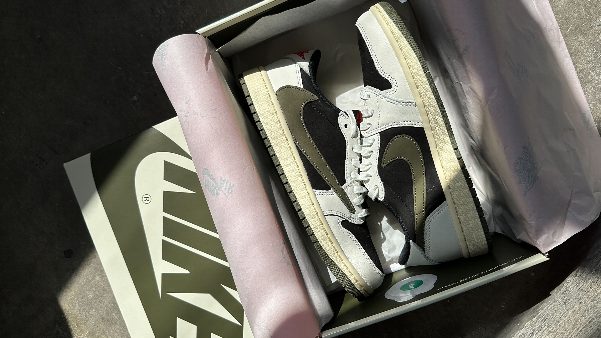 Travis Scott x Air Jordan 1 Low OG Olive