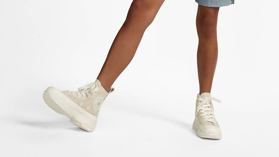 Converse Run Star Hike Patch Platform High Beach Stone A06098C on feet