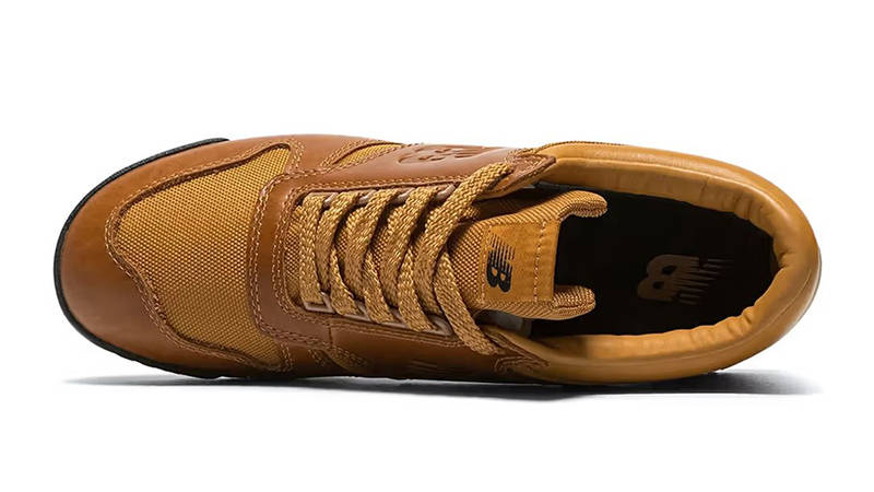 New Balance Rainier Low Camel Top