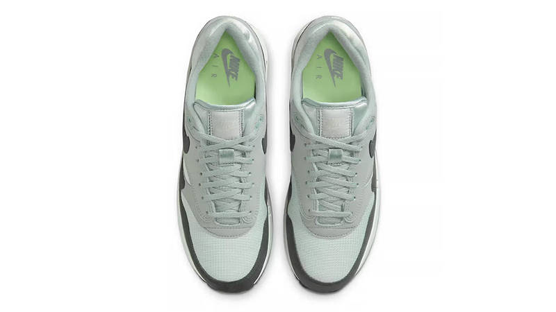 Silver on sale nike costo