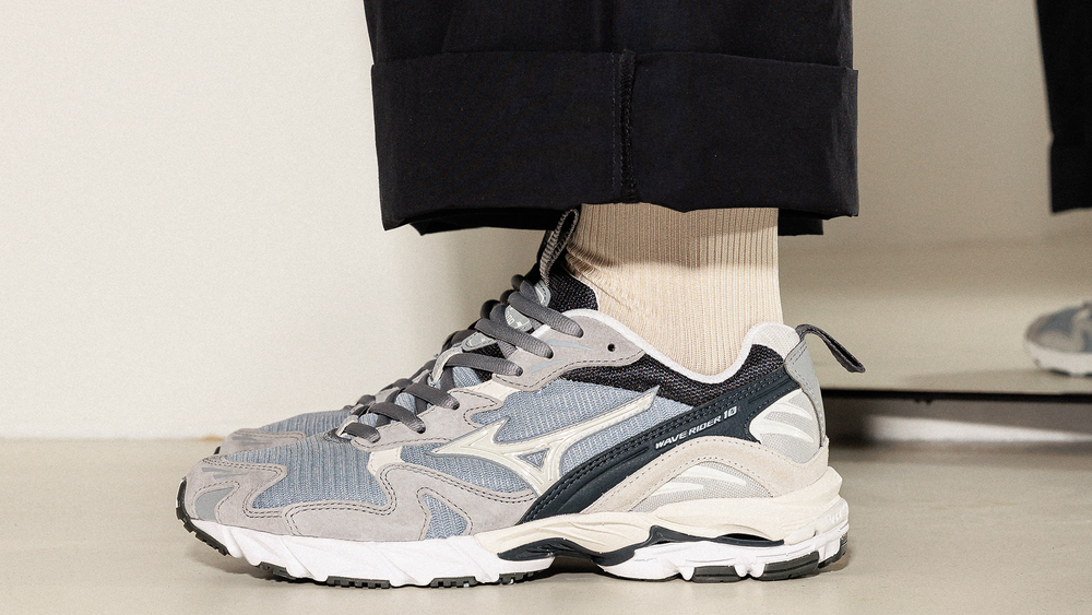 Image via Mizuno Mizuno Dials Up the Details on Its Wave Rider 10 PRM Pack