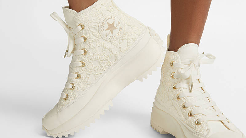 Converse Run Star Hike Daisy Cord Platform High Egret Gold A06113C on feet