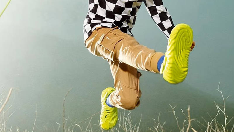Crocs Pollex Clog Slime on feet