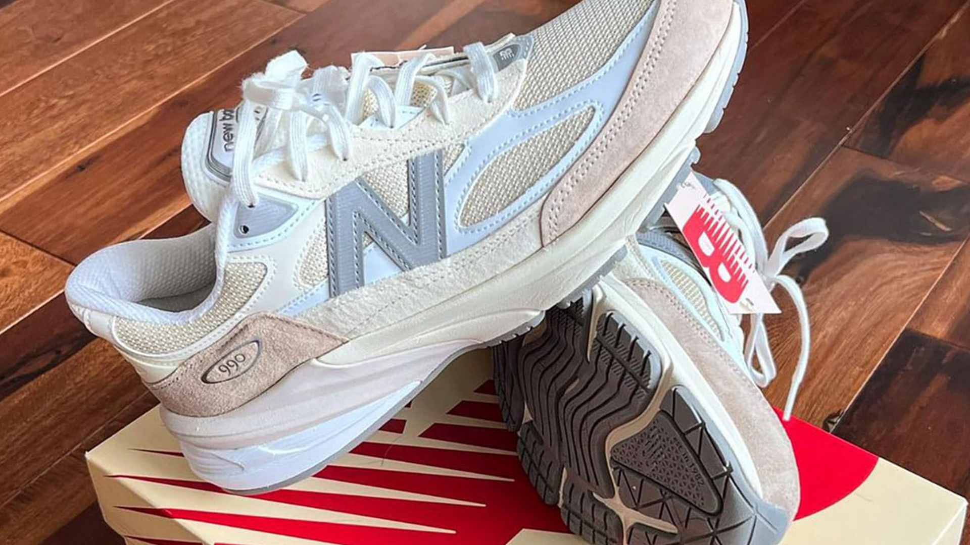 New Balance 990v6 Cream Beige