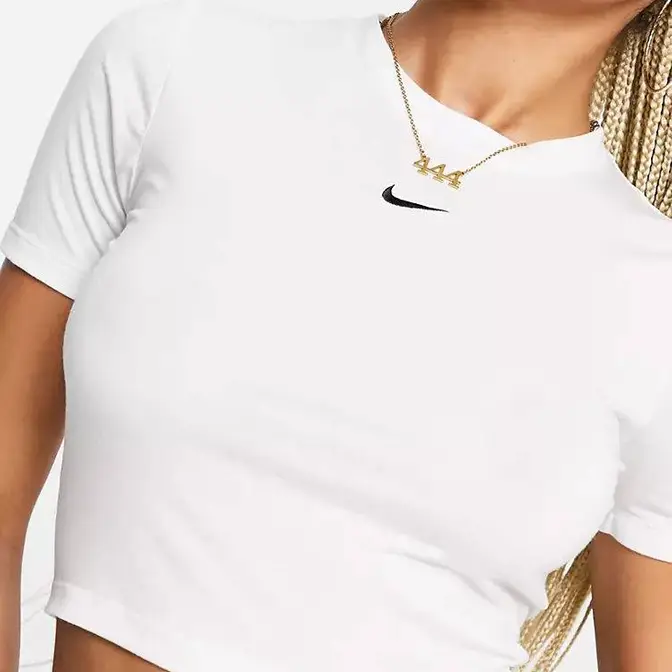 nike swoosh crop t shirt