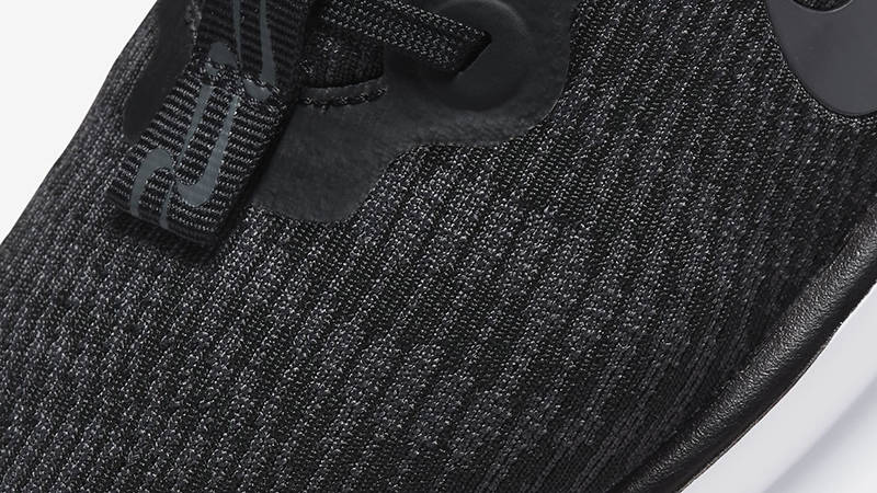 Nike Motiva Black White DV1237-001 Detail