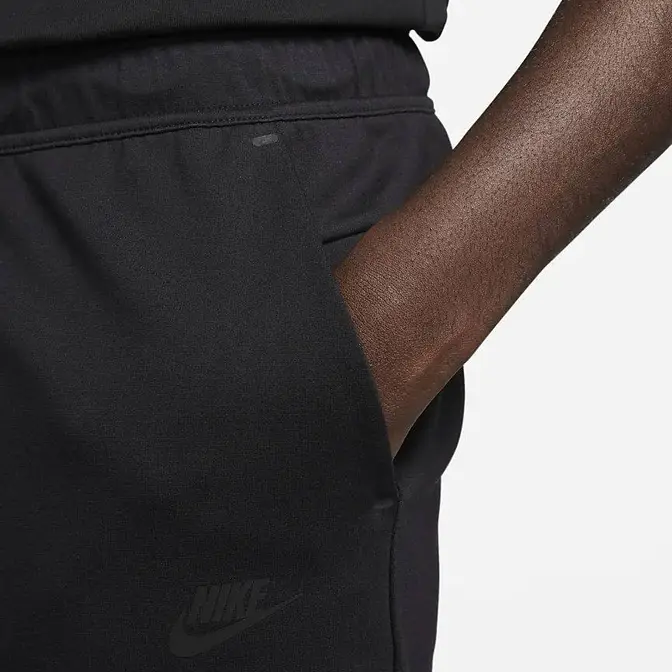 Nike Sportswear Tech Fleece Lightweight Shorts Black Pocket