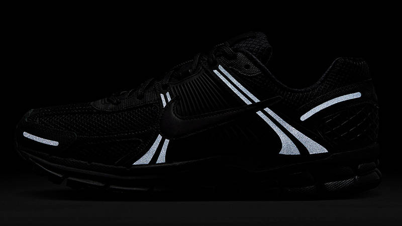 Nike Zoom Vomero 5 Triple Black BV1358-003 in dark