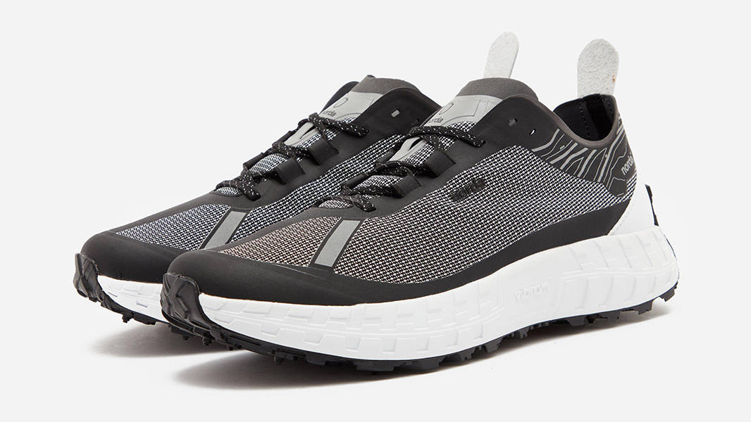 norda 001 Black White 001-BLK Side