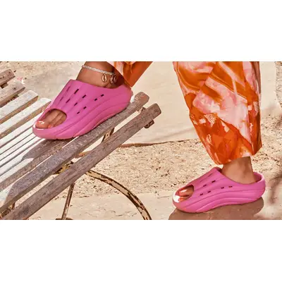 サンダル・ミュール UGG FoamO Slide DRAGON FRUIT UGG Women's FoamO Slip-On Cutout Slide Sandals in dragon