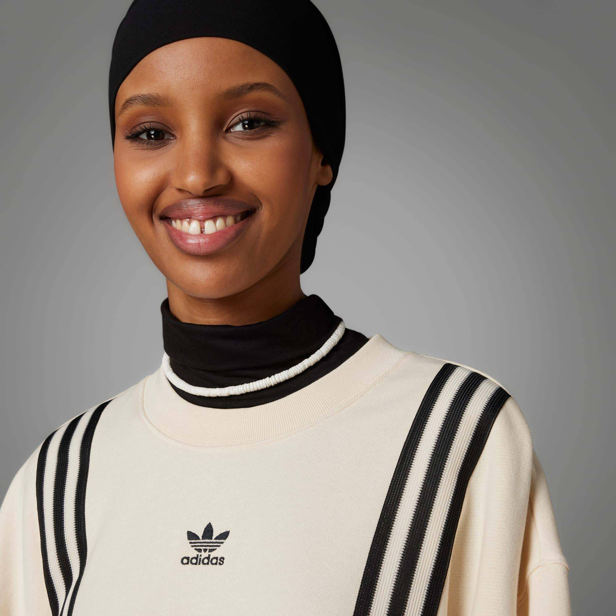 adidas Adicolor 70s 3-Stripes Sweatshirt Wonder White Front Closeup