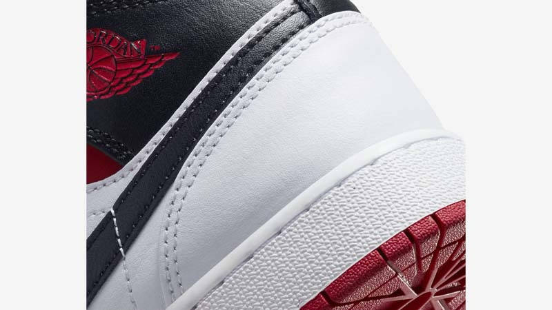 Air Jordan 1 Mid GS Gym Red Black Toe Closeup