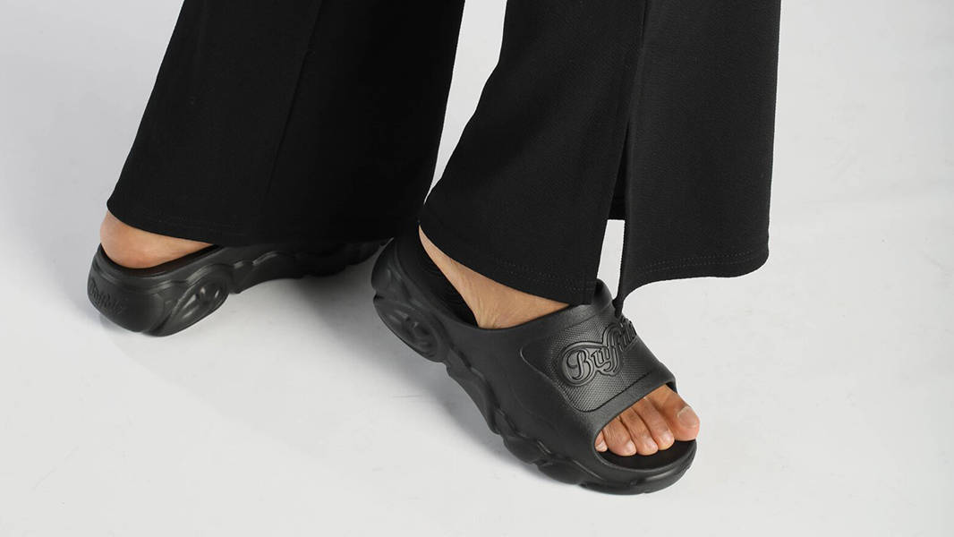 Buffalo CLD Slides Black 1622260 on feet