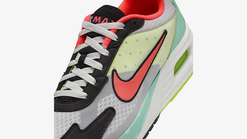 Nike Air Max Solo Hot Punch swoosh