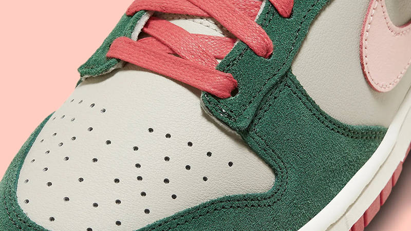 Nike Dunk Low All Petals United Detail