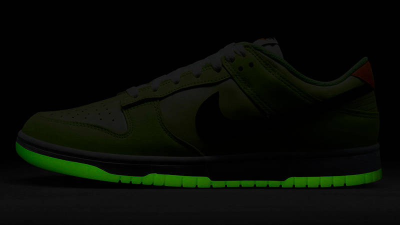Nike Dunk Low Volt FJ4610-702 in dark