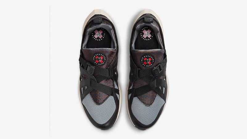 Patta x Nike Air Huarache Black Cool Grey middle