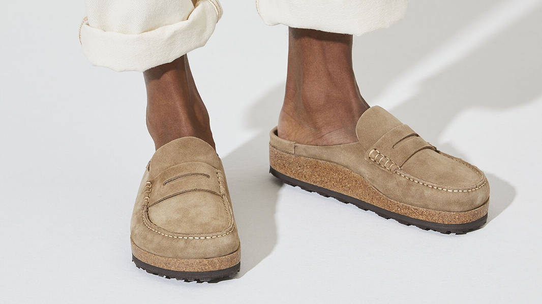 Birkenstock Naples Taupe 1025003 on feet 2