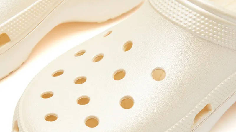 Crocs Classic Platform Clog Shimmer Vanilla 208590-108 Detail